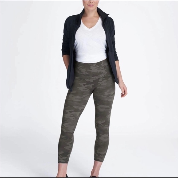 SPANX Look At Me Now cropped Camo leggings Green New Size 1X - Picture 1 of 11
